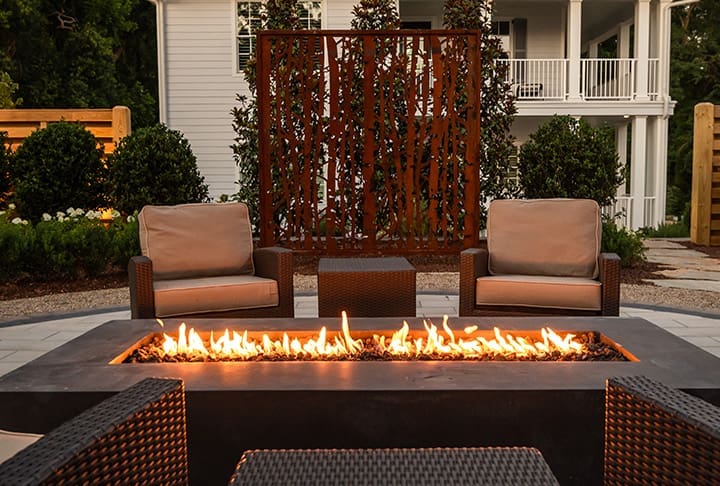 A Lawn-Free Oasis, Fire Features That Spark Joy, and Our Sip of the Season